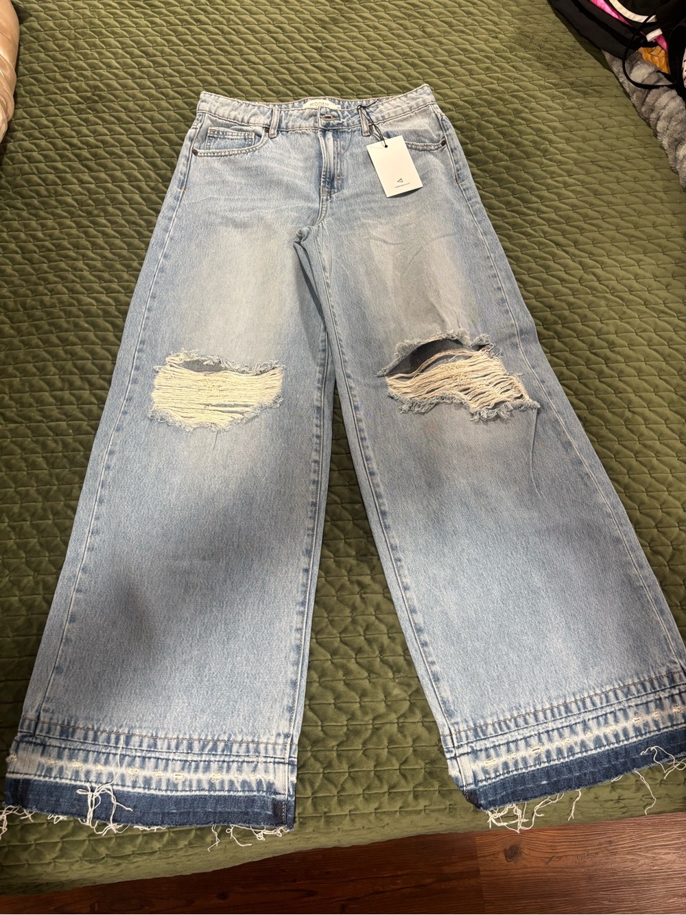 Light Wash Distressed Wide-Leg Women’s Jeans - Picture 1 of 4